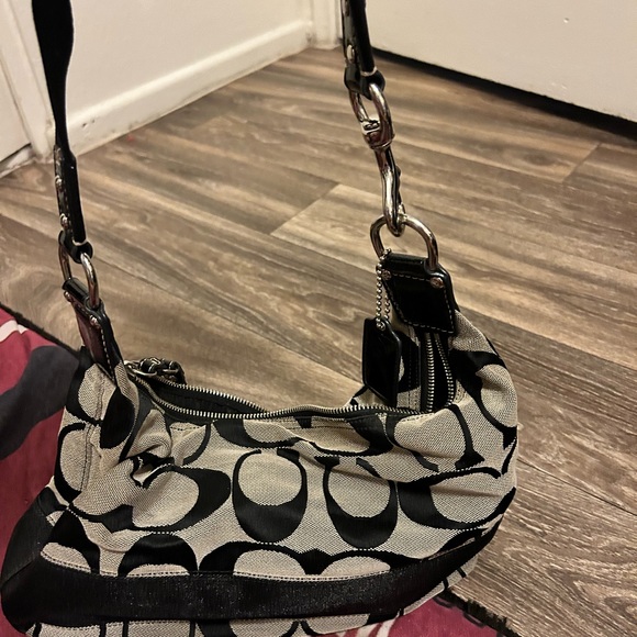 Coach - Picture 4 of 4